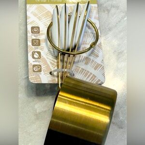 NEW Gold Measuring Cups, Gold metal cups with white silicone handles, gifts!